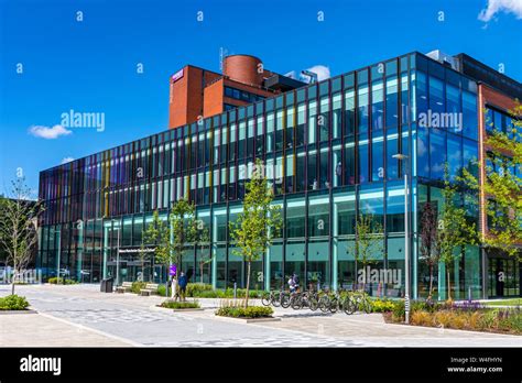 The new extension to the Alliance Manchester Business School building, Manchester University ...