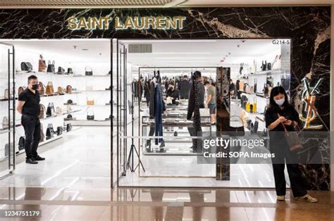 3,099 Yves Saint Laurent Store Stock Photos, High-Res Pictures, and Images - Getty Images