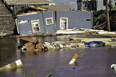 Charleston among riskiest for hurricane damage, report says | Business ...