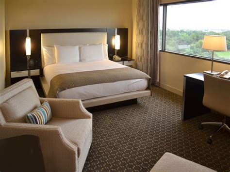 Doubletree by Hilton Houston Hobby Airport Hotel | Tour Texas