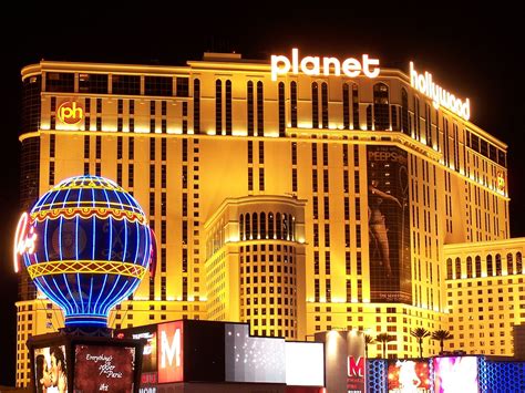 10 Must-See Las Vegas Attractions That Have Nothing to Do with Gambling ...