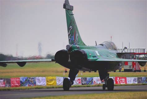 Green fighter plane - Kivi Photo - Bank of photos CC0