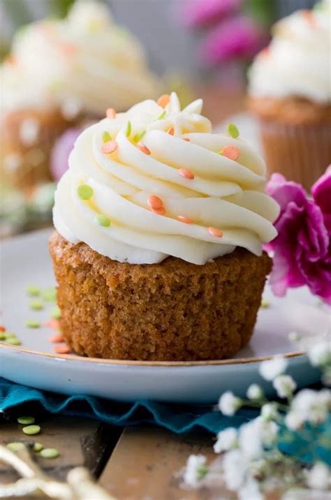 Carrot Cake Cupcakes - Sugar Spun Run