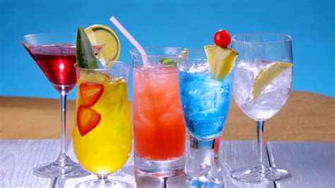 Summer Drink Recipes for Your Pool Party | Parrot Bay Pools