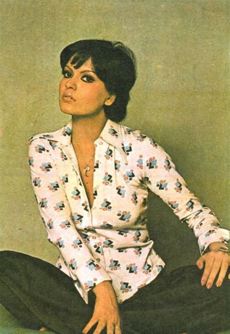 16 Zeenat Aman Looks From The 70s That Prove She Was The OG Style Icon