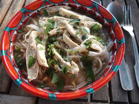 Le pho, soupe traditionnelle vietnamienne à ma sauce - Gourmicom | Cuisine vietnamienne, Cuisine ...