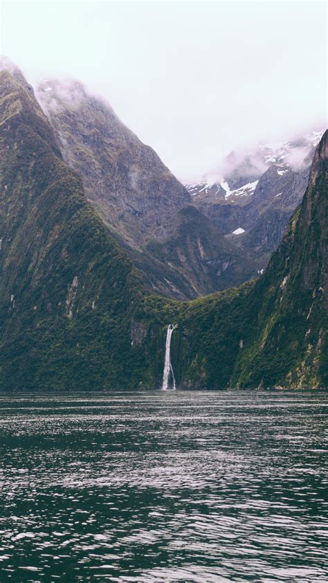 Milford Sound, New Zealand [3309x5881] - Nature/Landscape Pictures