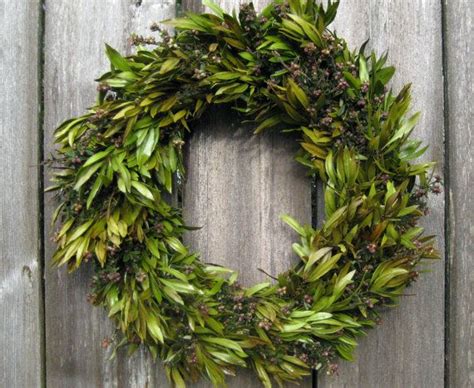 Myrtle wreath for Polish wedding | Year round wreath, Wreaths, Spring beauty