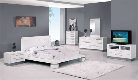 White High Gloss Finish Modern Platform Bedroom Set