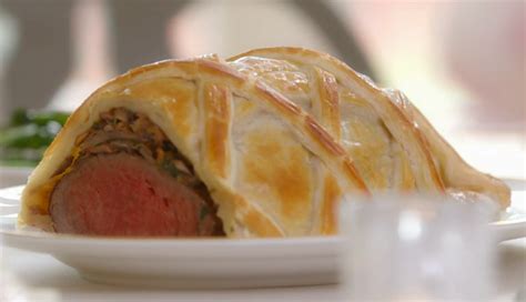 Mary Berry beef Wellington with tarragon sauce recipe on Mary Berry’s Foolproof Cooking – The ...