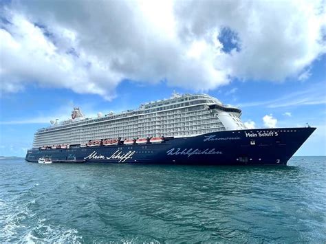 Phuket welcomes cruise liner from Malaysia with 2,000 tourists | Thaiger