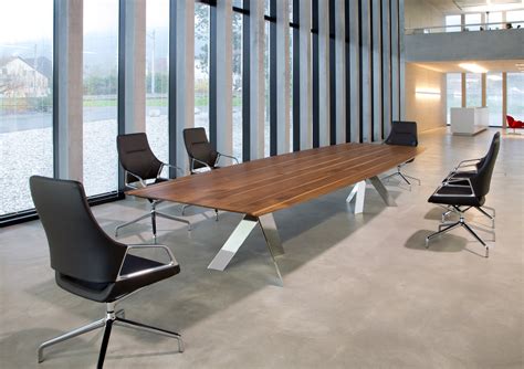 Modern Conference Table - Ambience Doré