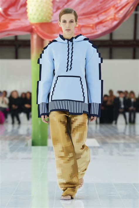 LOEWE SS23 Women’s Runway Collection — SSI Life