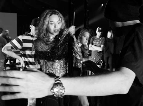 Beyoncé Gives Fans a Behind the Scenes Look at Her MTV VMAs Performance ...