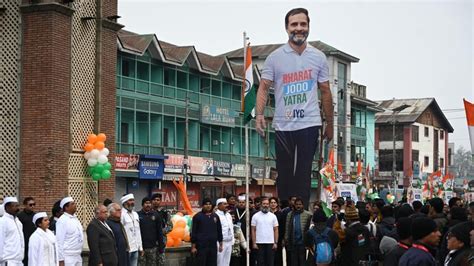 Rahul Gandhi unfurls national flag at Lal Chowk in Srinagar on last day of Yatra | Latest News ...