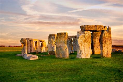 DNA sheds light on origin of Stonehenge builders