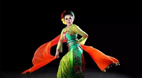 TARI JAIPONG : Sejarah, Properti, Asal, Gerakan dan Pola Lantai | Baju tari, Fotografi model ...