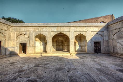 Lahore Fort's Moti Masjid Reopens to the Public - Youlin Magazine