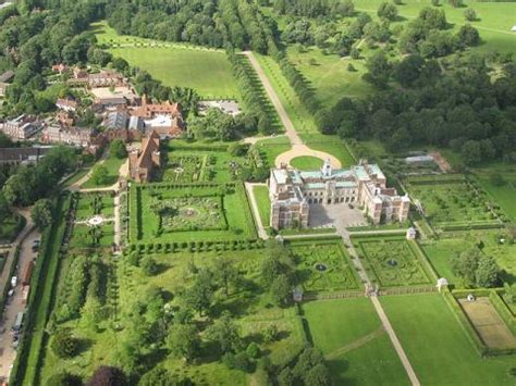 Hatfield House Gardens, opening times & Information - Great British Gardens