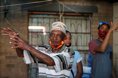 Gangs deliver food in poor Cape Town area amid lockdown