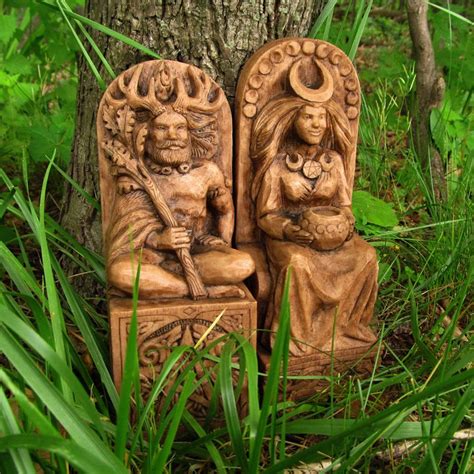 Pin by Mike Kicinski on Holzbearbeitung | Statue, Wiccan, Goddess statue