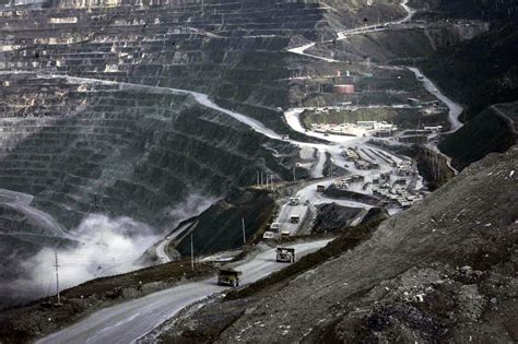 Freeport to Give Up Majority Stake in Indonesia’s Grasberg Mine - WSJ