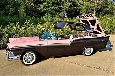 1957 Ford Fairlane 500 Skyliner - Midwest Dream Car Collection