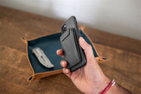 MOBILE BY PEAK DESIGN ONE TECH TRAVELLER KICKSTAND WALLET | One Tech ...