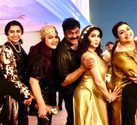 Video of Chiranjeevi's dance with heroines goes viral | telugucinema.com