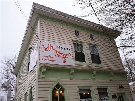 Crabby Maggie's Seafood Restaurant | 260 E Washington St, Strasburg, VA 22657, USA