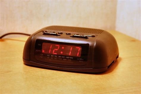 File:Digital-clock-radio-basic hf.jpg - Wikimedia Commons