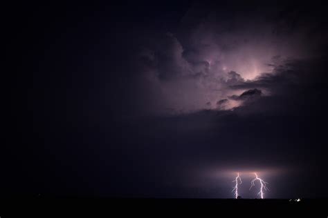 First ever pictures using a DSLR last night chasing the tornadic storm ...