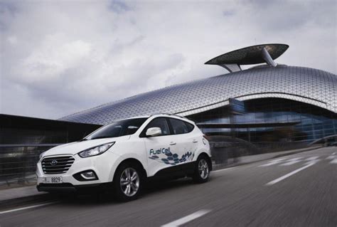 Hyundai ix35 Fuel Cell Photos and Specs. Photo: Hyundai ix35 Fuel Cell configuration and 24 ...