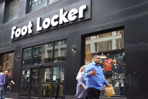 Foot Locker announces plan to close 400 stores by 2026 - ABC News