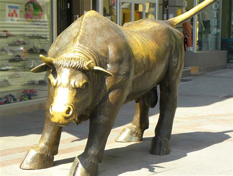 Modern Animal street bull bronze sculpture | Animal Sculptures