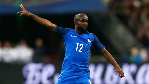 Lassana Diarra: PSG signs veteran midfielder on 18-month deal - Sports ...