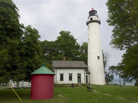 12 Quirky Michigan Roadside Attractions To See In The Thumb