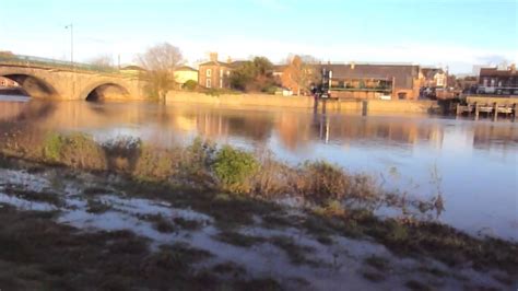 River Trent Flooding At Gainsborough Lincolnshire - YouTube