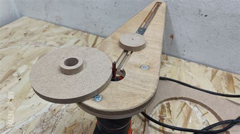 Homemade Circle Cutter Router Jig — Free Plans