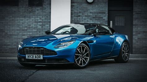 Aston Martin DB11 - Solitaire Automotive Group