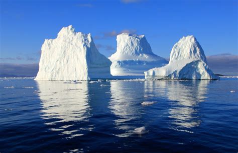 Greenland's ice cap has melted past 'tipping point'