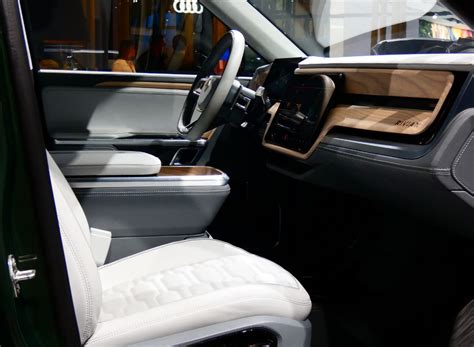 Rivian_R1S_interior - TESLARATI