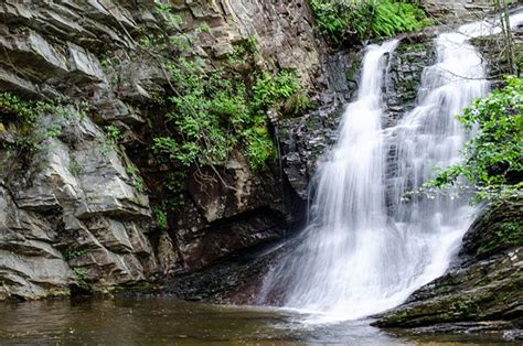 25 of the Best Waterfalls in North Carolina