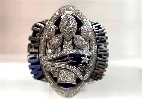 Robert Kraft's Super Bowl ring brings in $1.025M winning bid