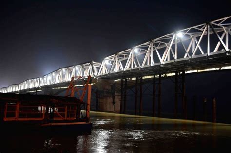 Night view of rehabilitated western flank of the Mahatma Gandhi Setu