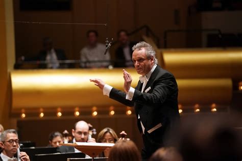 Review: A Conductor Makes His Philharmonic Debut, at Last - The New ...