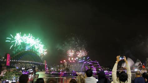 Thousands flock to Sydney NYE fireworks | Dairy News Australia