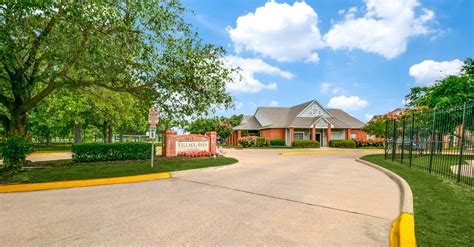 Village Oaks, TSTC Waco Housing | Campus Living Villages