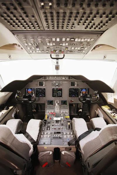 Boeing 747 cockpit Stock Photos, Royalty Free Boeing 747 cockpit Images | Depositphotos