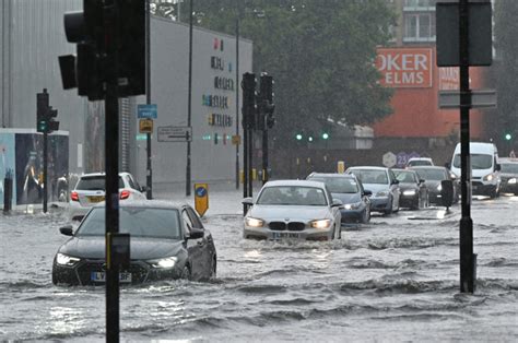 London roads flood as storms roll in | Oudtshoorn Courant